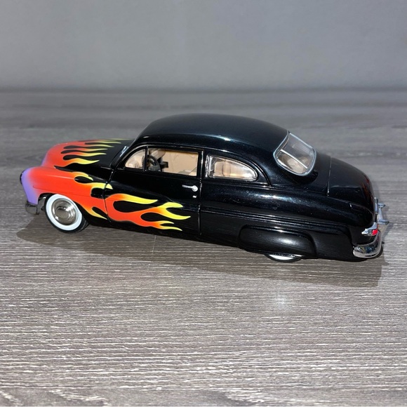MOTOR MAX 1949 Mercury Coupe Hot Rod Flames Diecast Model Car 1/24 Scale - Picture 6 of 12
